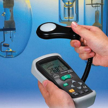 DIGITAL LUX METER / LIGHT METER